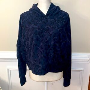Athleta Women’s Cotton Blend Navy Camo Cropped Athletic Hoodie Sweatshirt Medium